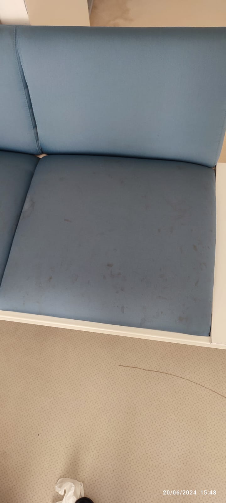 Fauteuil taché avant nettoyage